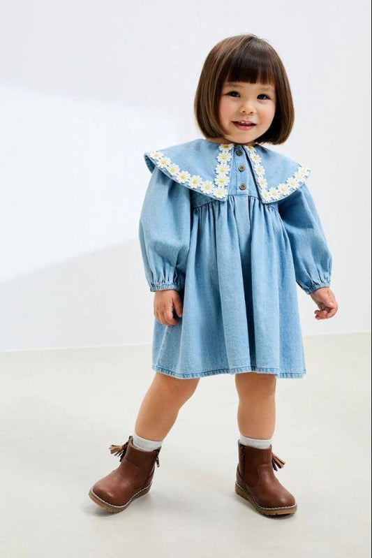 Papatya Nakışlı Geniş Yakalı Mavi Denim Elbise